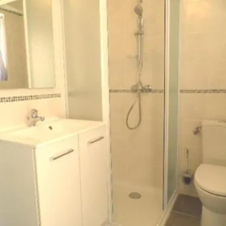 Pavillon Renove Avec Terrasse, A 15m De La Mer, 5 Couchages, Parking Prive, Proches Commerces - Fr-1-229-830