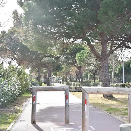 Pavillon Renove Avec Terrasse, A 15m De La Mer, 5 Couchages, Parking Prive, Proches Commerces - Fr-1-229-830 Holiday home