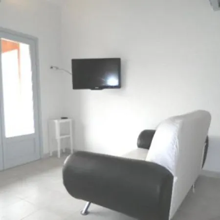 Holiday home Pavillon Renove Avec Terrasse, A 15m De La Mer, 5 Couchages, Parking Prive, Proches Commerces - Fr-1-229-830
